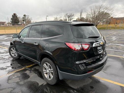 Mosaic Black Metallic 2017 Chevrolet Traverse 1LT