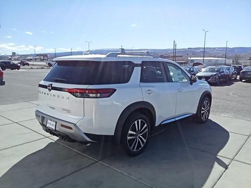 2025 Nissan Pathfinder Platinum