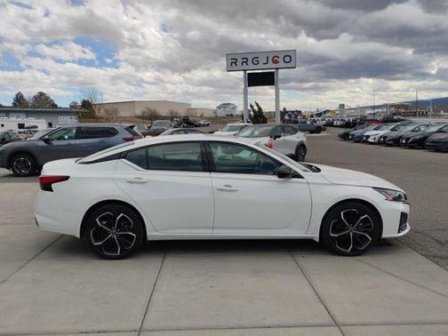 White 2023 Nissan Altima 2.5 SR