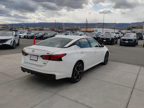 White 2023 Nissan Altima 2.5 SR