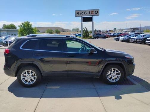 Brilliant Black Crystal Pearlcoat 2015 Jeep Cherokee Latitude