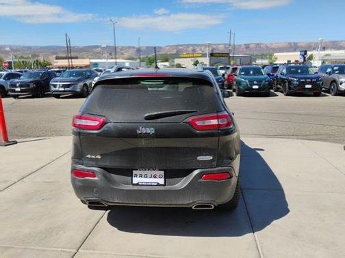 Brilliant Black Crystal Pearlcoat 2015 Jeep Cherokee Latitude