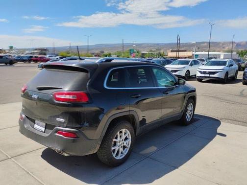 Brilliant Black Crystal Pearlcoat 2015 Jeep Cherokee Latitude