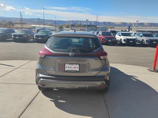2023 Nissan Kicks SR
