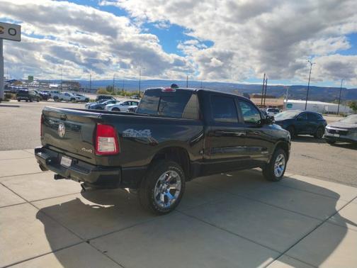Diamond Black Crystal Pearlcoat 2020 RAM 1500 Big Horn/Lone Star