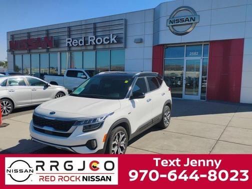 Clear White / Black Roof 2021 Kia Seltos SX
