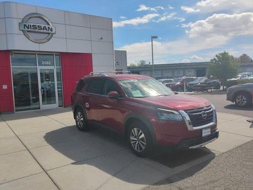 2023 Nissan Pathfinder SL