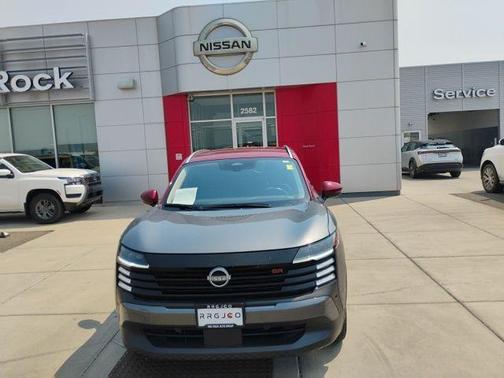 2t Gun Red Roof 2025 Nissan Kicks SR
