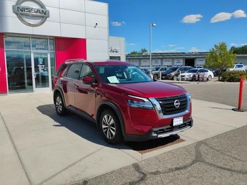 2022 Nissan Pathfinder SL