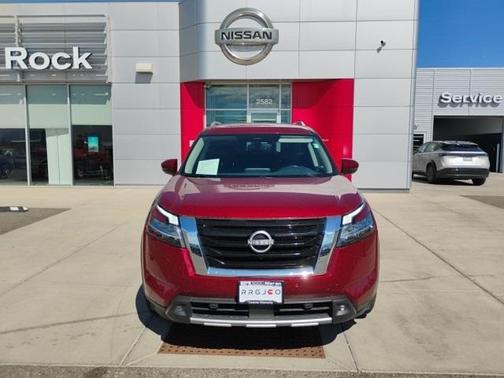 2022 Nissan Pathfinder SL