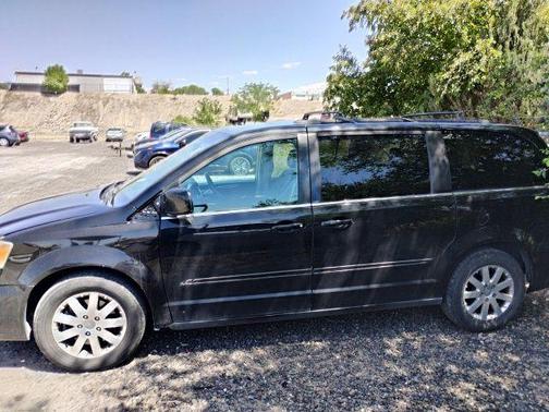 Brilliant Black Crystal Pearlcoat 2014 Chrysler Town & Country Touring