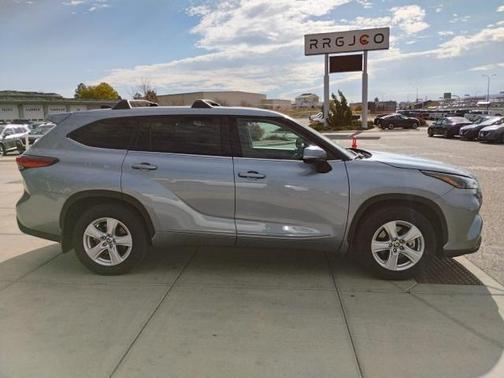 2022 Toyota Highlander LE