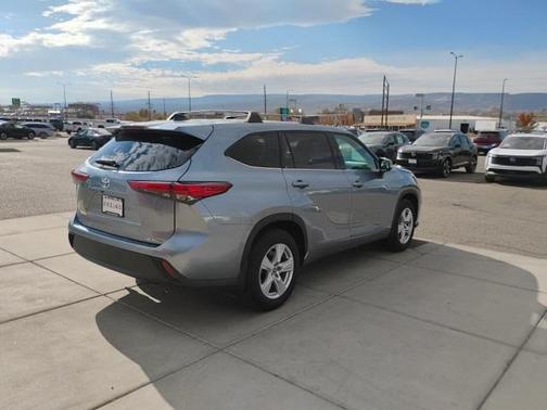 2022 Toyota Highlander LE