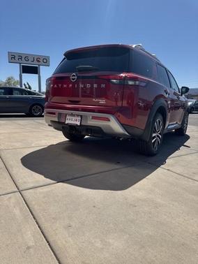 2025 Nissan Pathfinder Platinum