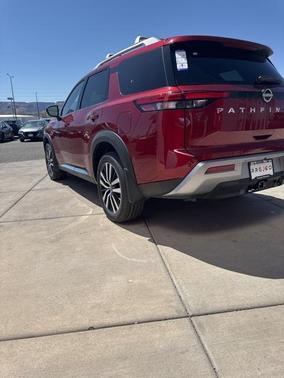 2025 Nissan Pathfinder Platinum