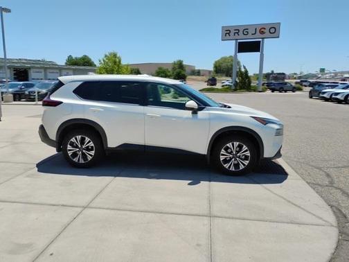 2022 Nissan Rogue SV