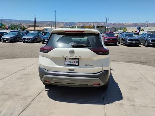 2022 Nissan Rogue SV