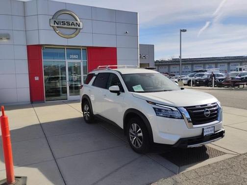 2024 Nissan Pathfinder SL
