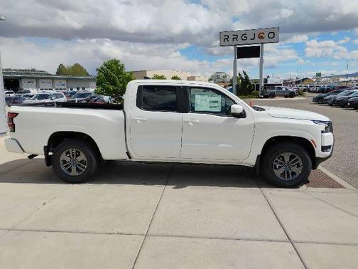 Glacier White 2026 Nissan Frontier SV