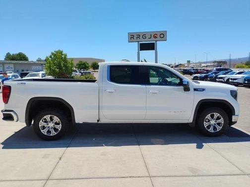 Summit White 2023 GMC Sierra 1500 SLE