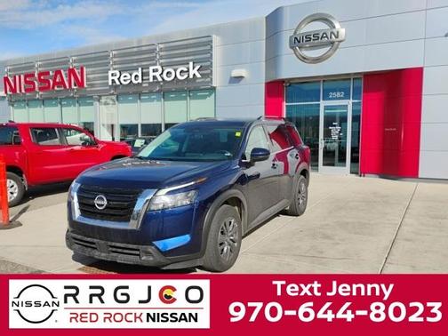 2024 Nissan Pathfinder SV