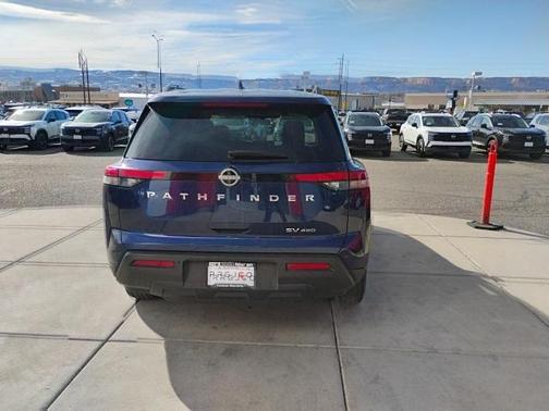 2024 Nissan Pathfinder SV