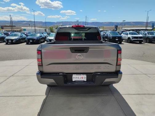 2022 Nissan Frontier SV