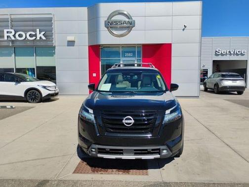 Black 2023 Nissan Pathfinder SL