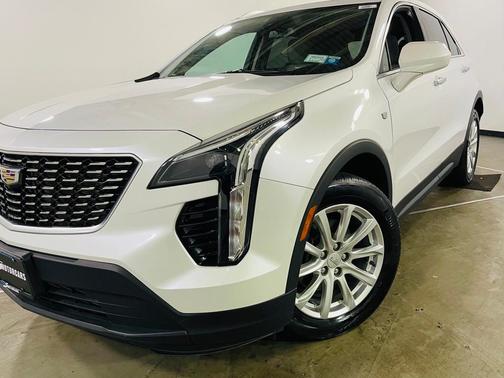 Photo 4 of 62 of 2019 Cadillac XT4 Luxury