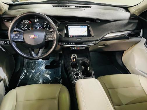 Photo 5 of 62 of 2019 Cadillac XT4 Luxury