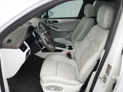 2018 Porsche Macan Base
