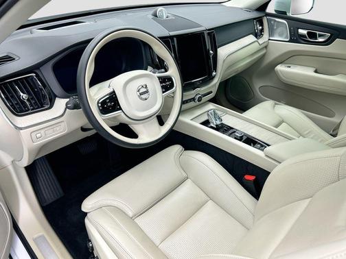 2022 Volvo XC60 Recharge Plug-In Hybrid T8 Inscription