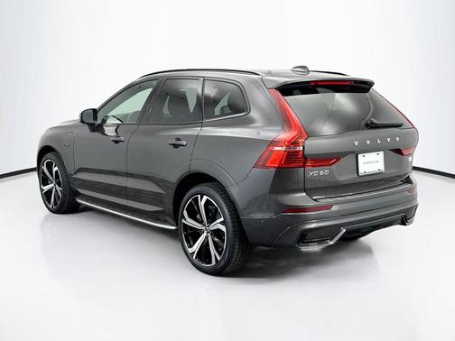 2022 Volvo XC60 Recharge Plug-In Hybrid T8 R-Design