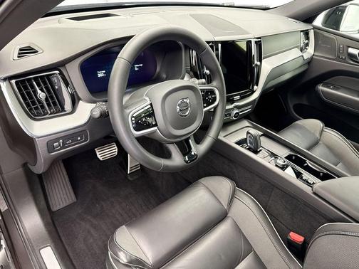 2022 Volvo XC60 Recharge Plug-In Hybrid T8 R-Design