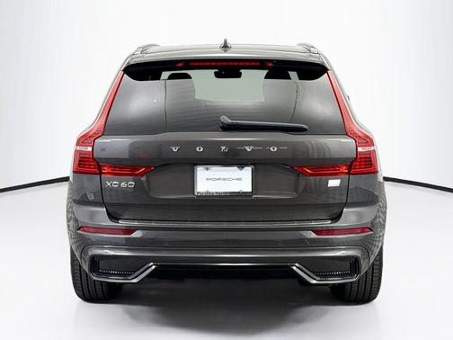 2022 Volvo XC60 Recharge Plug-In Hybrid T8 R-Design