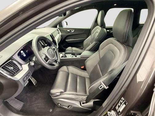 2022 Volvo XC60 Recharge Plug-In Hybrid T8 R-Design