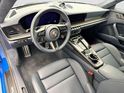 2025 Porsche 911 Carrera GTS