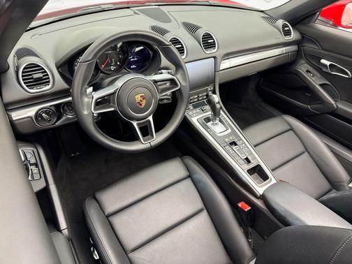 2022 Porsche 718 Boxster T