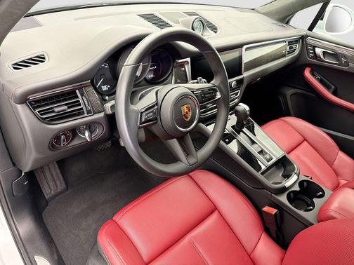 2025 Porsche Macan S