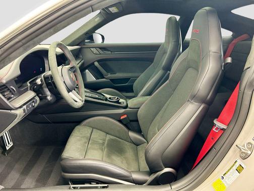 2025 Porsche 911 Carrera GTS