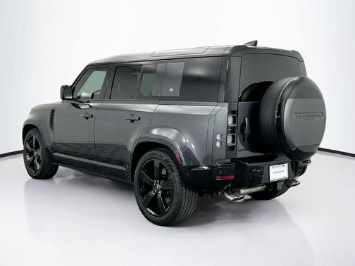 2024 Land Rover Defender 110 V8