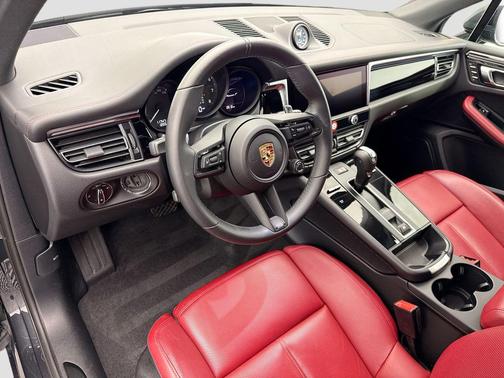 2025 Porsche Macan 