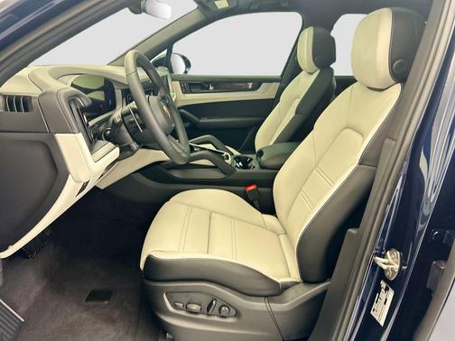 Algarve Blue Metallic 2026 Porsche Cayenne Cayenne