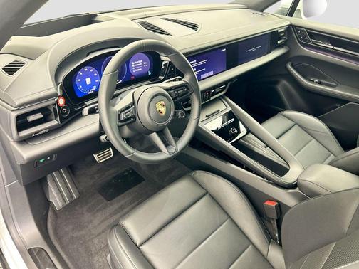 2025 Porsche Macan 4S