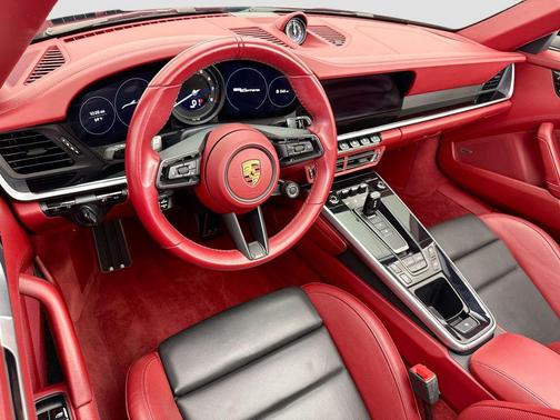 2021 Porsche 911 Carrera