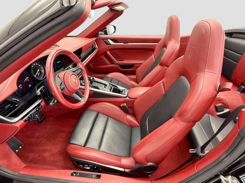 2021 Porsche 911 Carrera