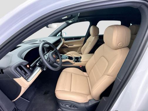 Carrara White Metallic 2026 Porsche Cayenne Cayenne