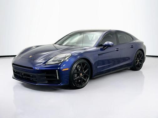 Gentian Blue Metallic 2026 Porsche Panamera 4