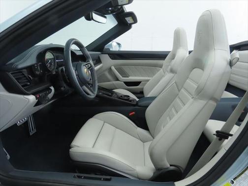 2023 Porsche 911 Carrera 4 GTS