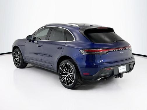 Gentian Blue Metallic 2026 Porsche Macan Macan